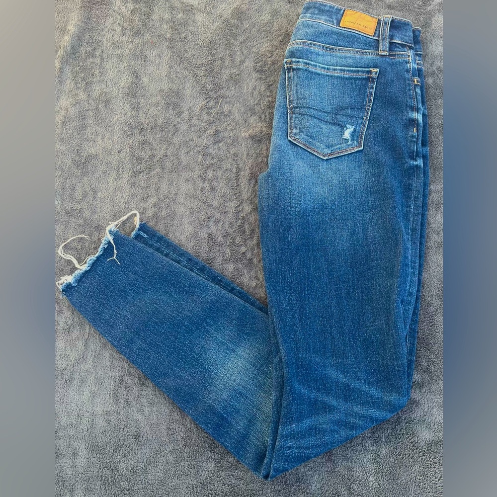 American Eagle | Dark Denim Distressed Jeans | US 0